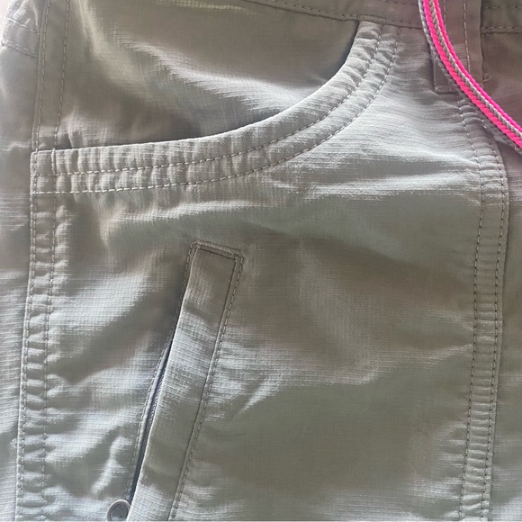 The North Face Women's Roll-up Nylon Shorts Size 2 Army Green - Picture 6 of 16